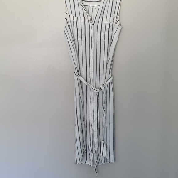 Linen sleeveless long vest - Picture 3 of 4